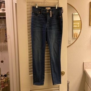 Petite Curvy High-Rise Skinny Jeans in Lanette Wash